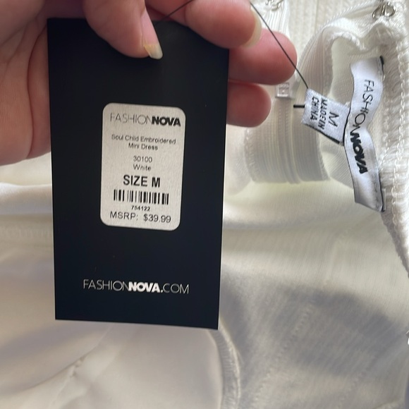 White dress - Picture 3 of 4